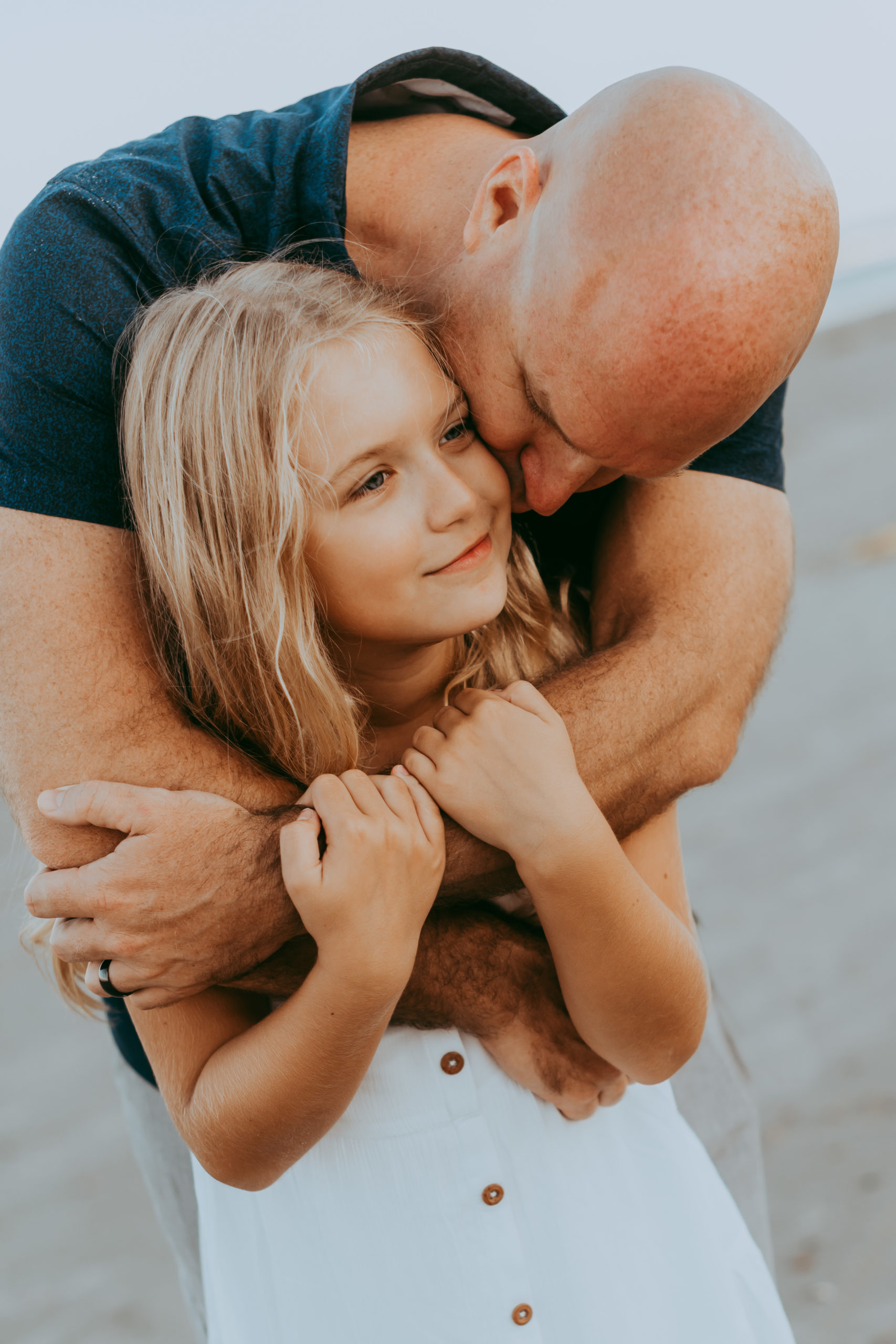 dad hugging daughter Family Photo Sessions by Laura Walter Photography